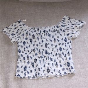 NEVER WORN-off the shoulder Crop top